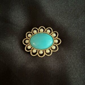 Vintage Signed SARAH Goldtone Faux Turquoise Pearls Oval Shape Brooch Pin